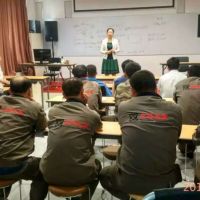 ���x����ƸՈ(q��ng)��̩��Ӣ��У���ں��Ӽ��g(sh��)��Ӗ(x��n)��(hu��)��